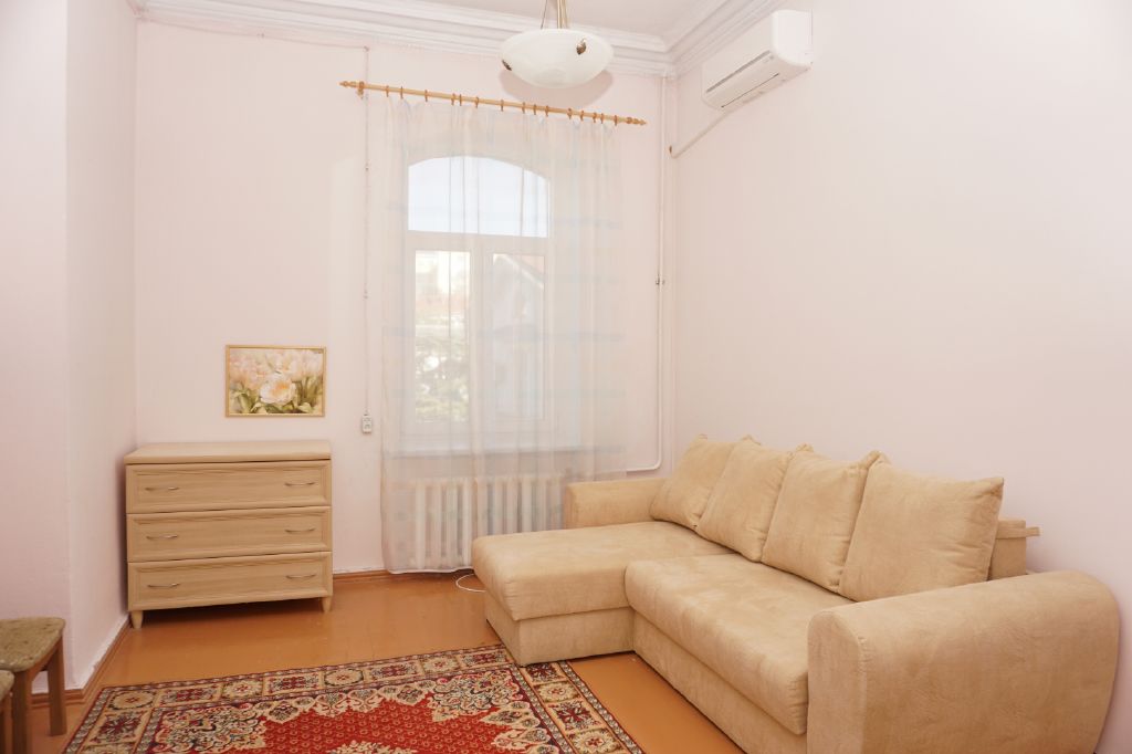 Продажа 4-комнатной квартиры, Севастополь, Большая Морская,  16