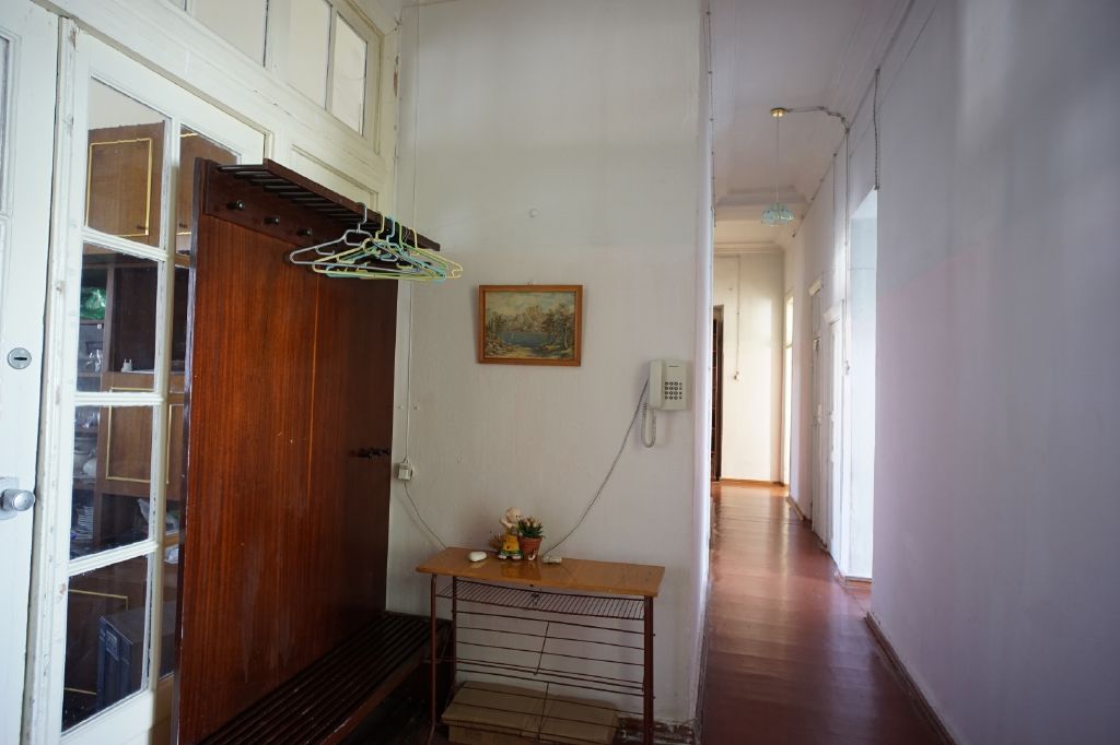 Продажа 4-комнатной квартиры, Севастополь, Большая Морская,  16