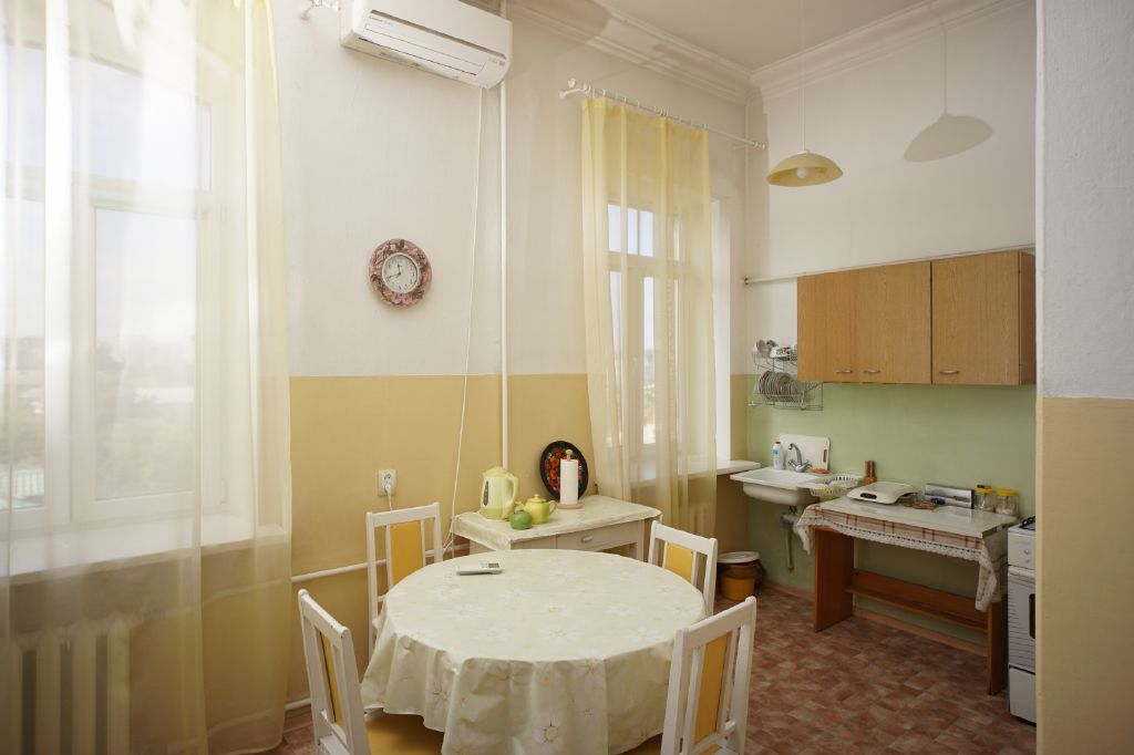 Продажа 4-комнатной квартиры, Севастополь, Большая Морская,  16