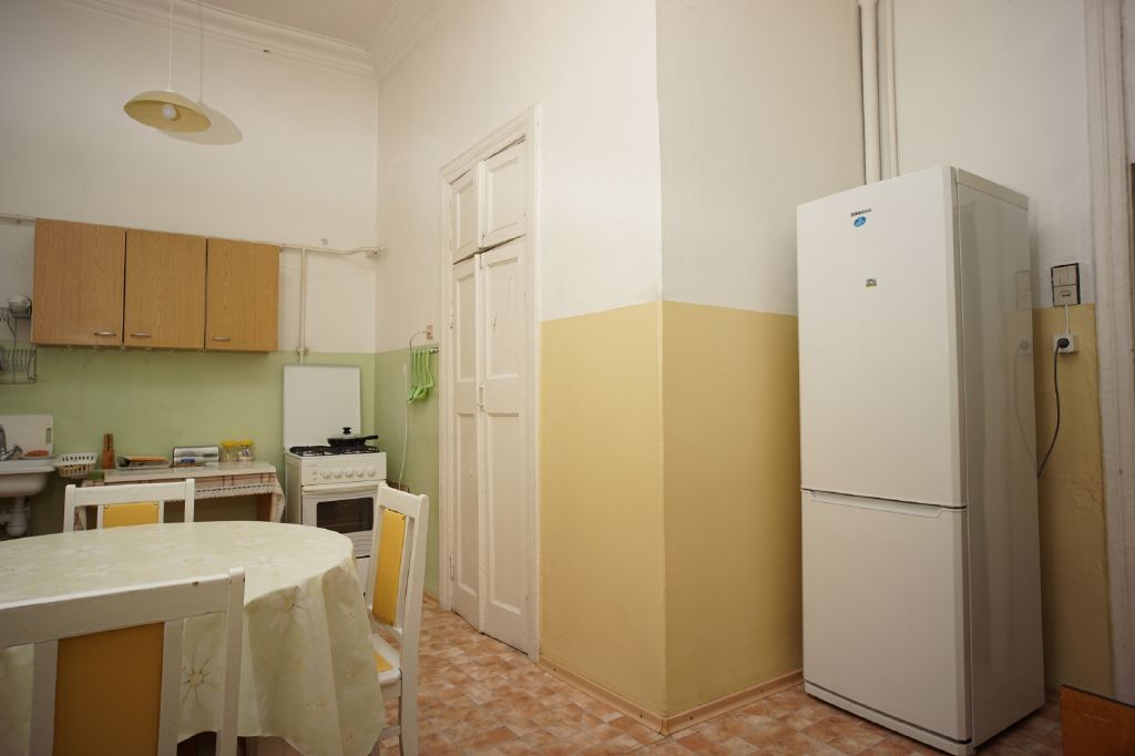 Продажа 4-комнатной квартиры, Севастополь, Большая Морская,  16