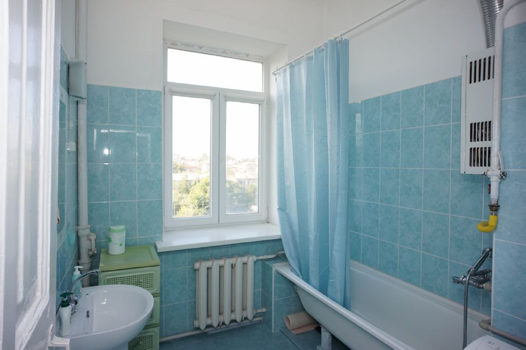 Продажа 4-комнатной квартиры, Севастополь, Большая Морская,  16