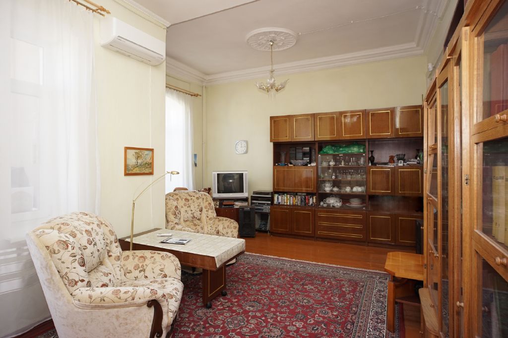 Продажа 4-комнатной квартиры, Севастополь, Большая Морская,  16